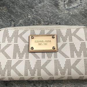 Authentic Michael Kors Jet Set Wallet/Wristlet